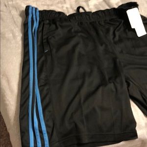 Adidas essential short